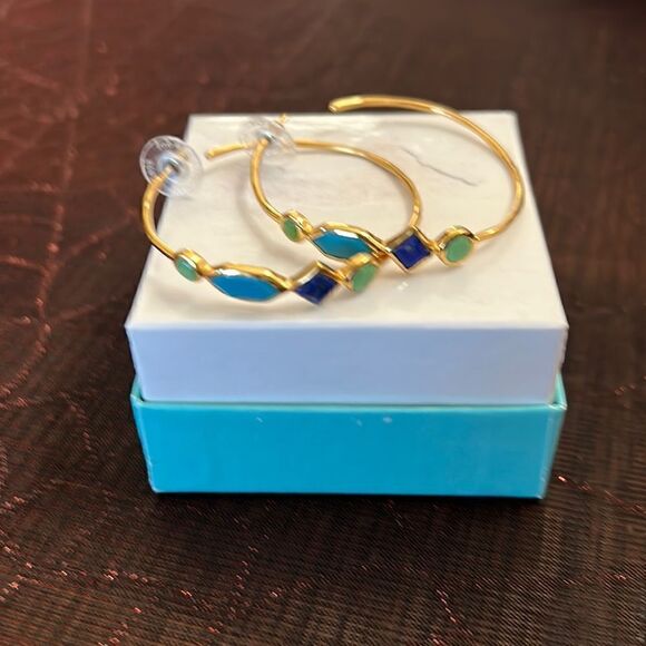 Pretty gold tone hoop earrings with stones - Picture 1 of 1